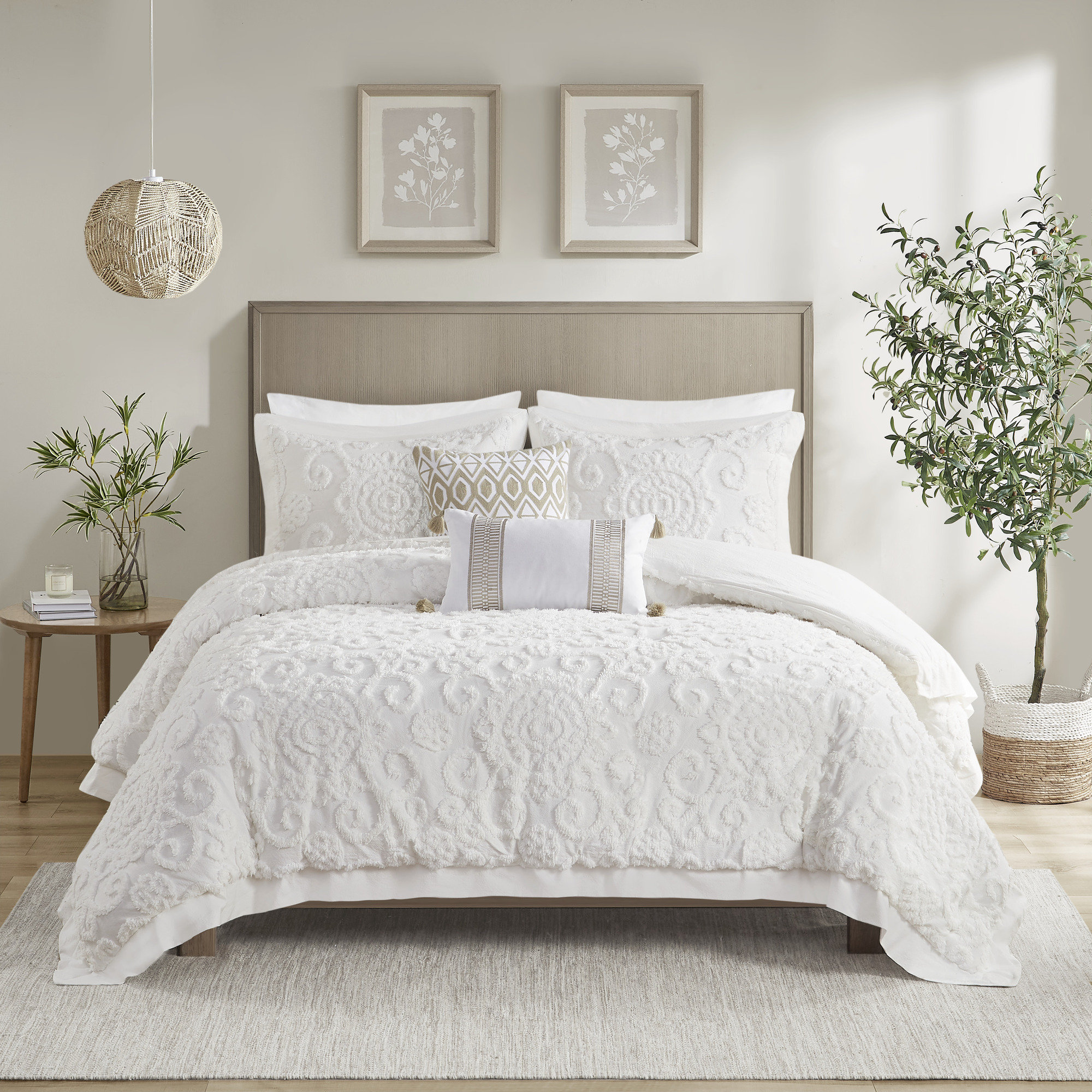 NEW Urban Habitat Sunita Cotton Pieced selling Tufted and Embroidered Comforter Set